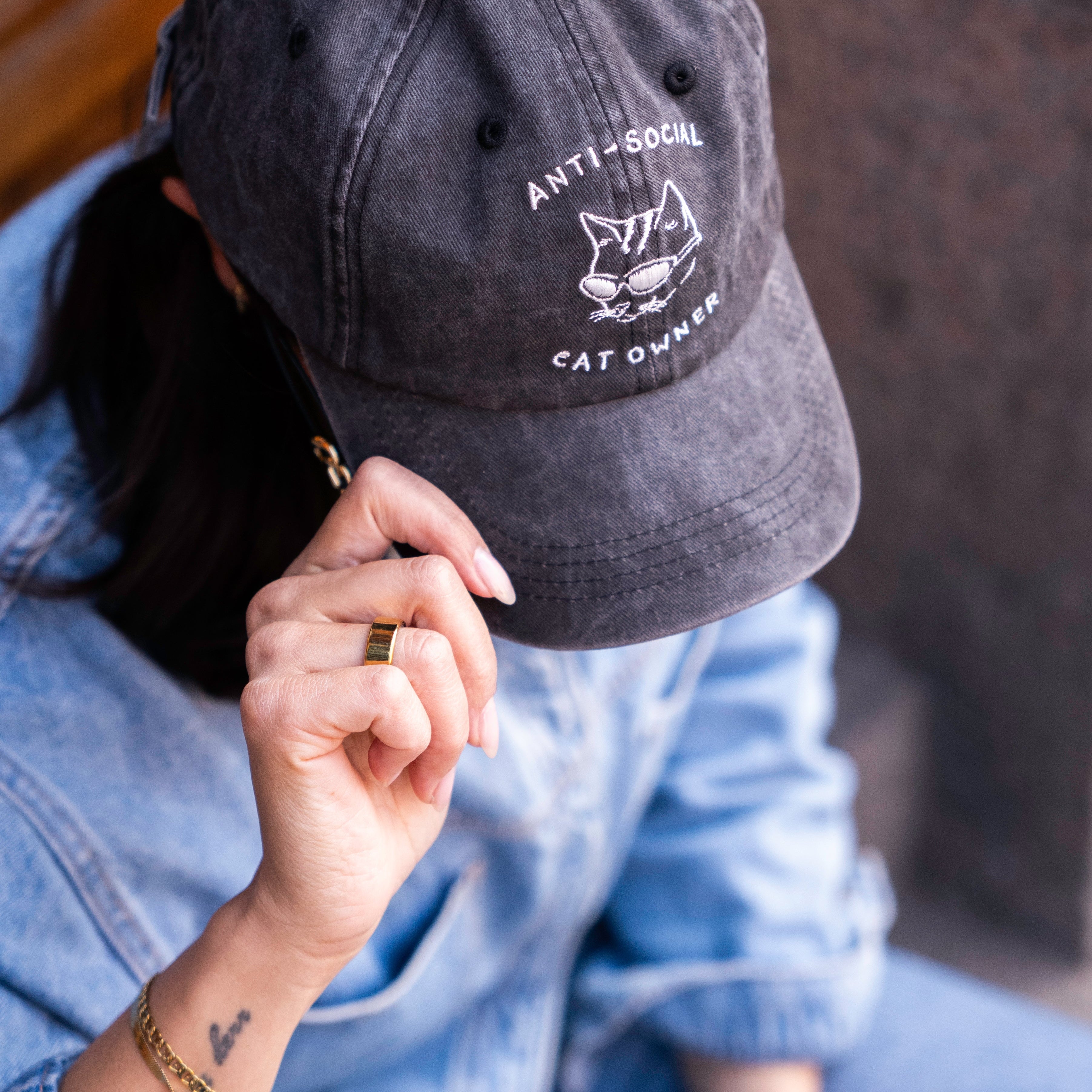 Črni denim kapa s šiltom - Logotip "Anti-Social Cat Owner" 